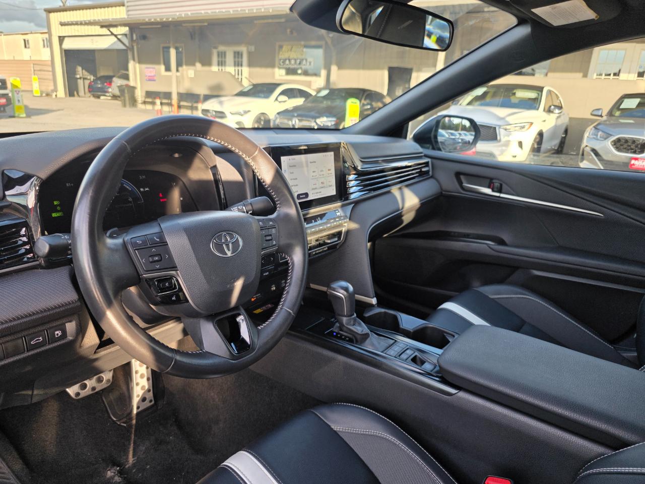 Toyota Camry Hybrid SE 2025
