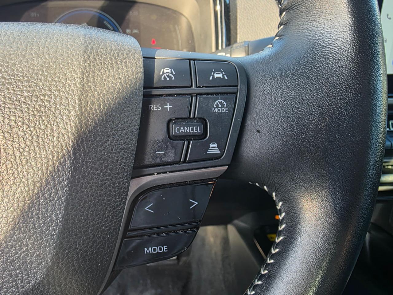 Toyota Camry Hybrid SE 2025