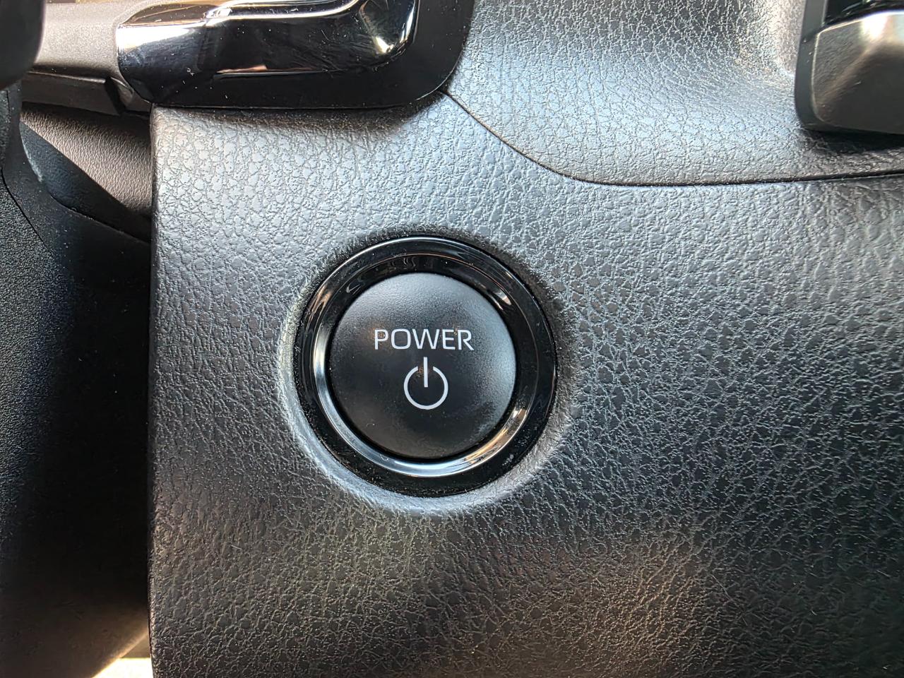 Toyota Camry Hybrid SE 2025