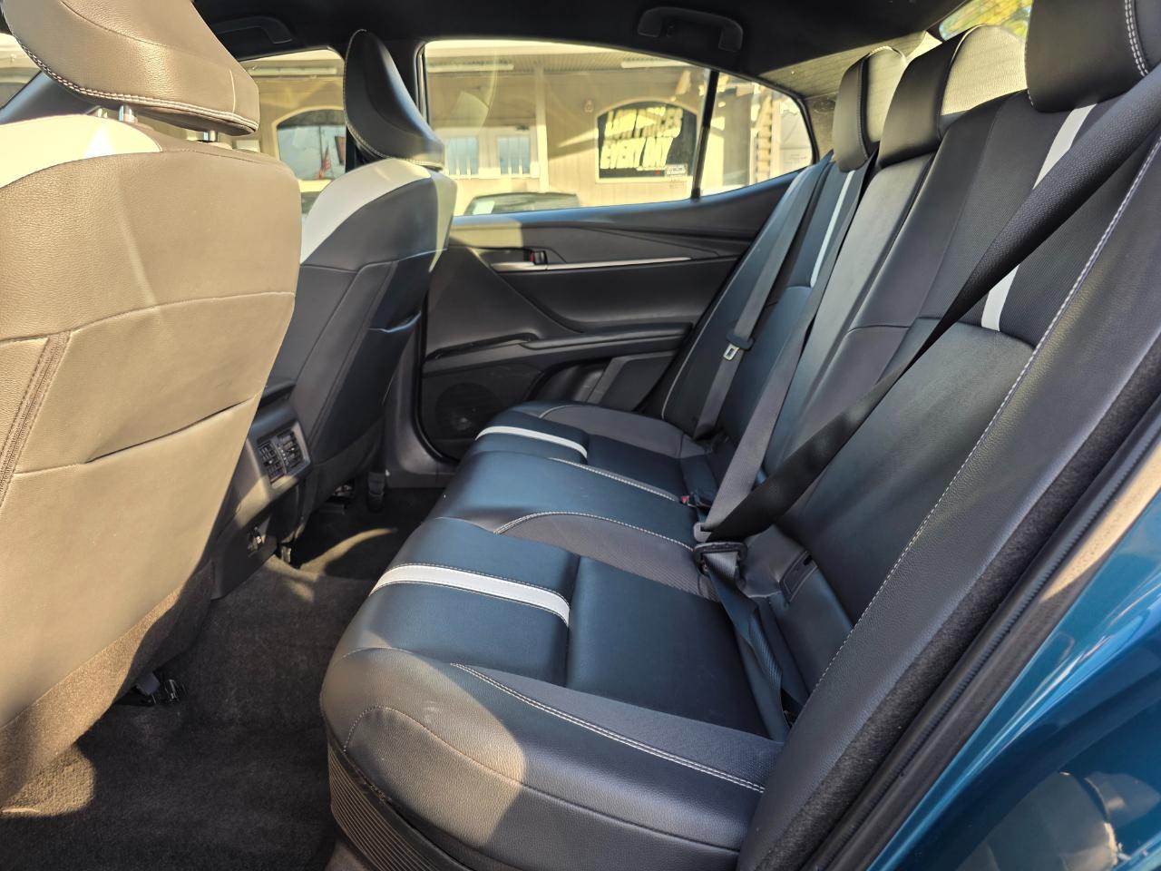 Toyota Camry Hybrid SE 2025