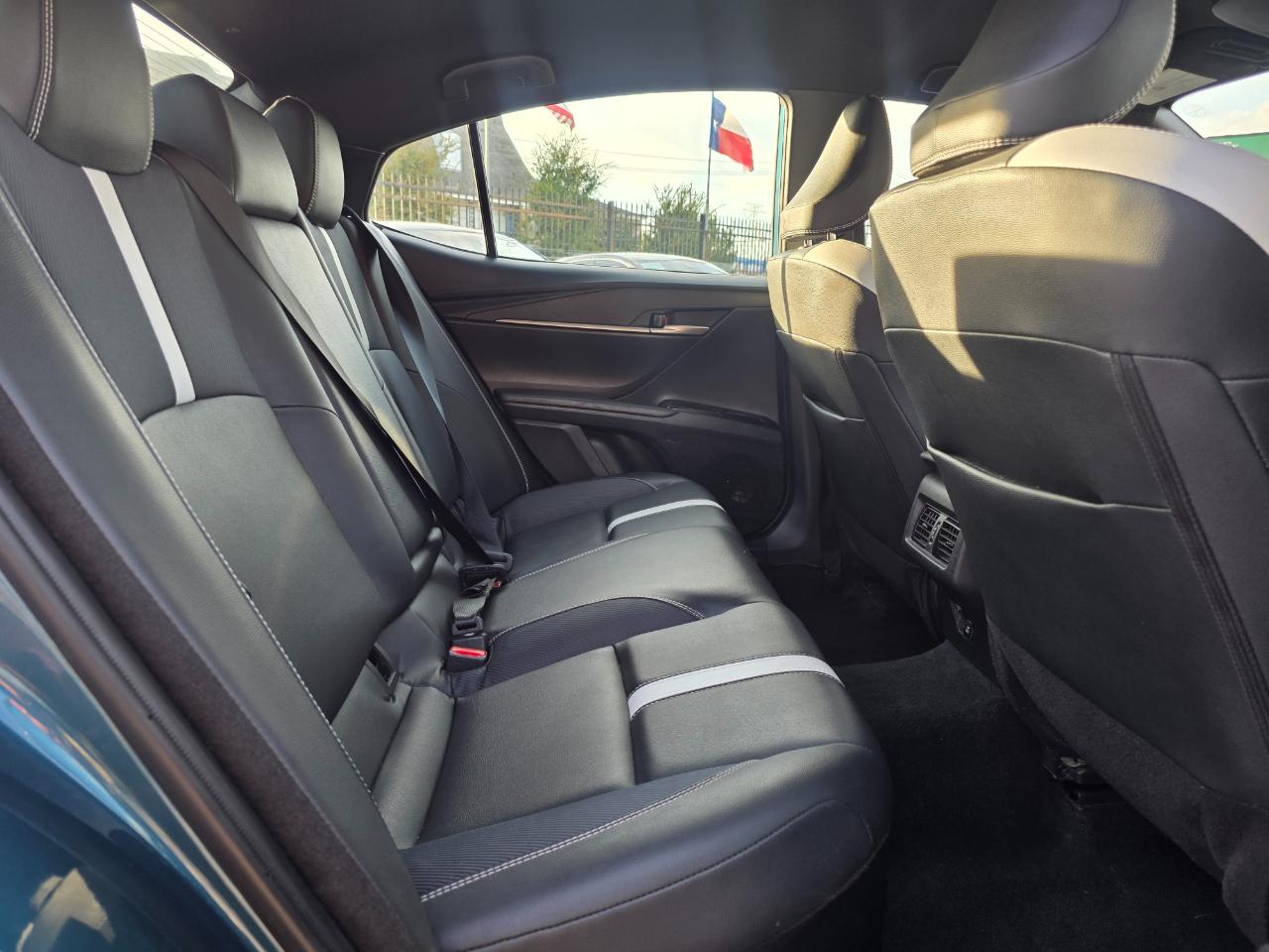 Toyota Camry Hybrid SE 2025