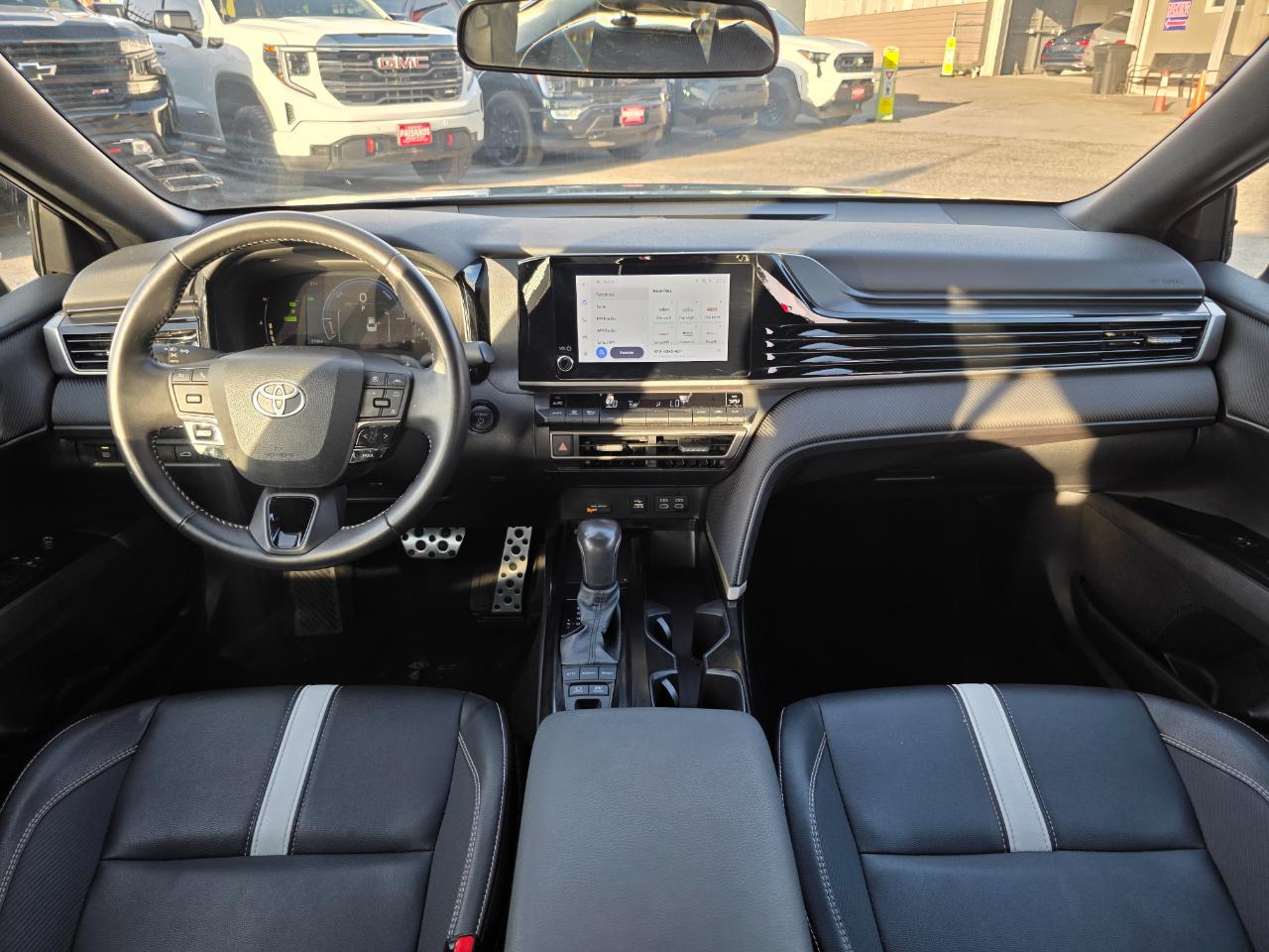 Toyota Camry Hybrid SE 2025
