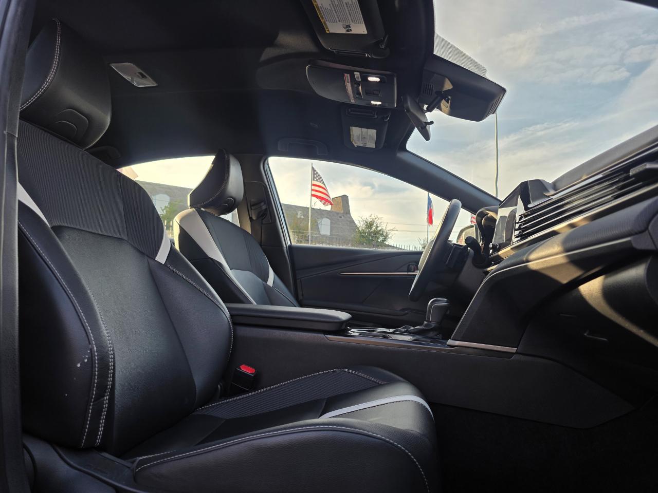 Toyota Camry Hybrid SE 2025