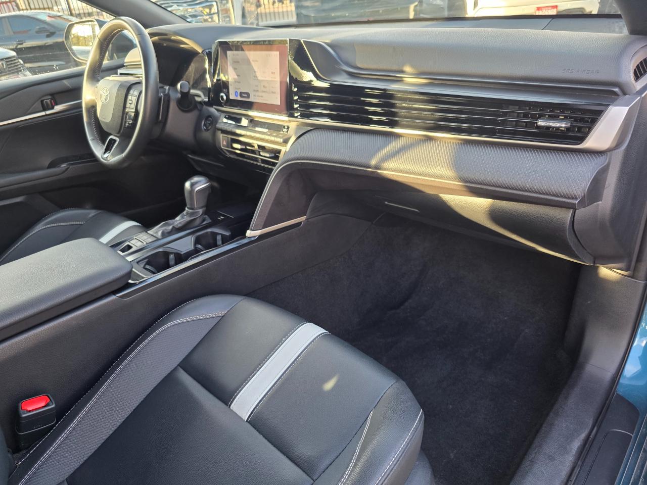 Toyota Camry Hybrid SE 2025