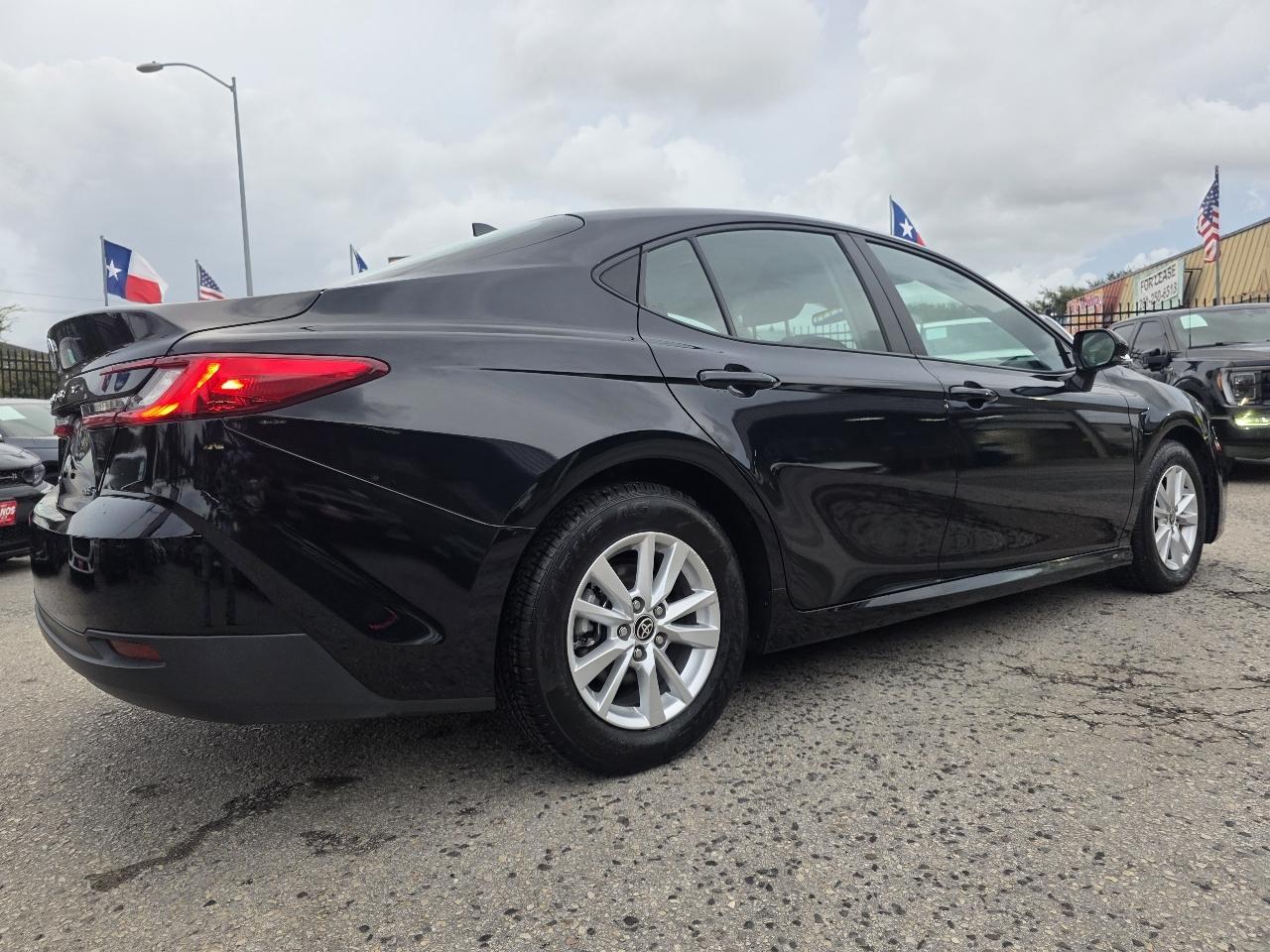 Toyota Camry Hybrid LE 2025