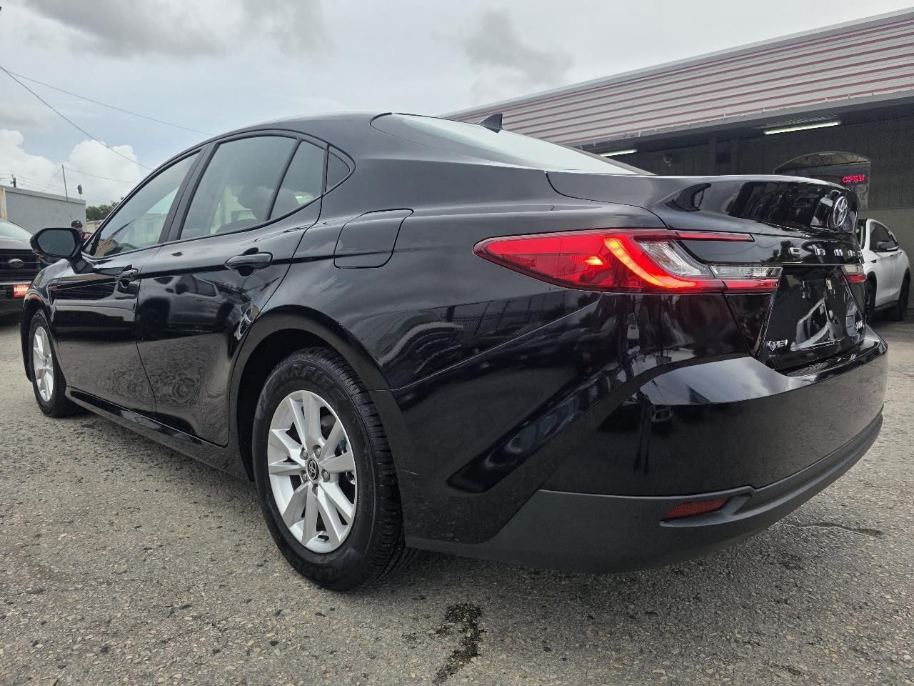Toyota Camry Hybrid LE 2025