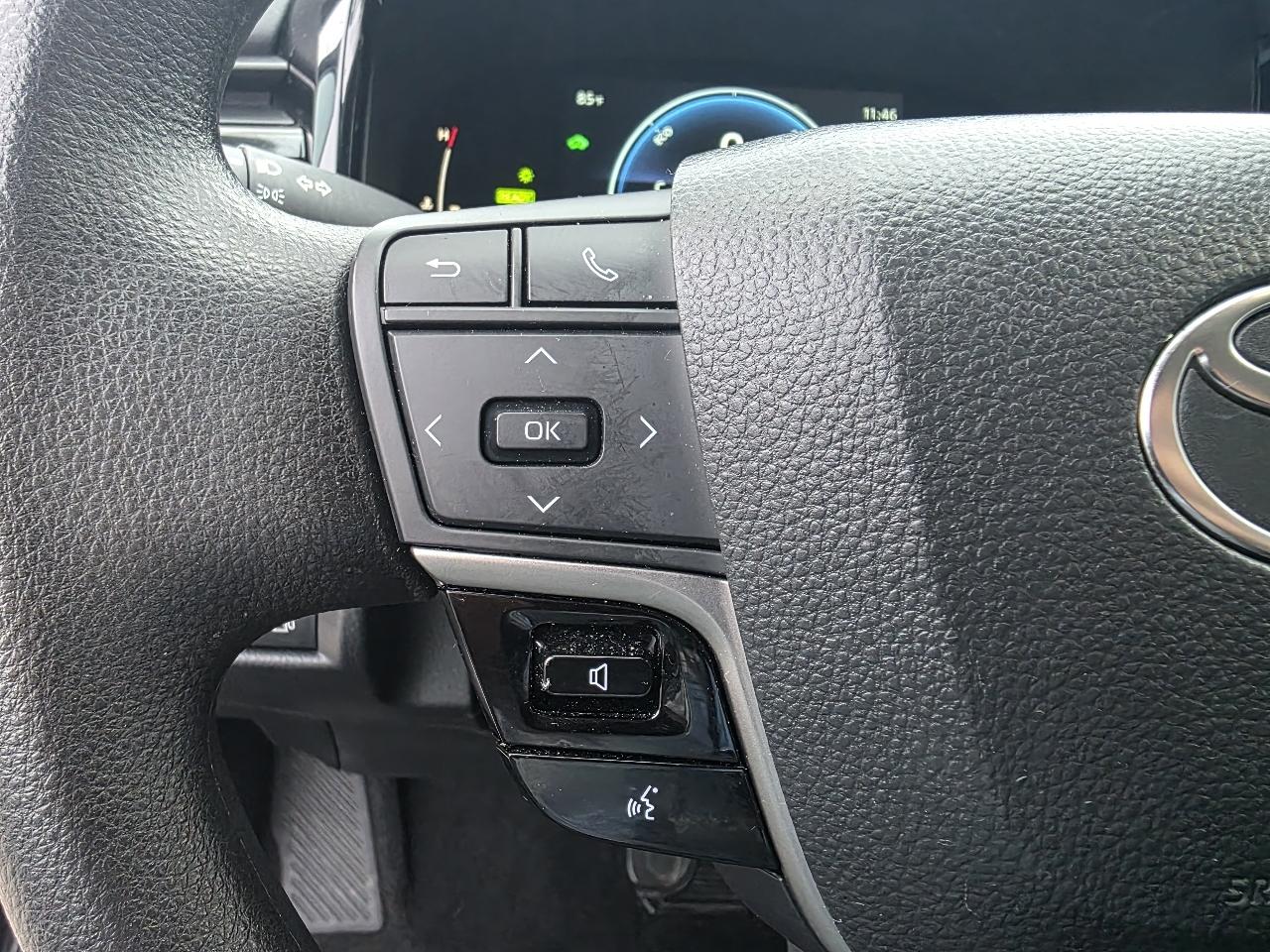 Toyota Camry Hybrid LE 2025