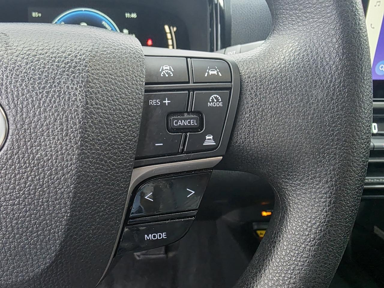 Toyota Camry Hybrid LE 2025