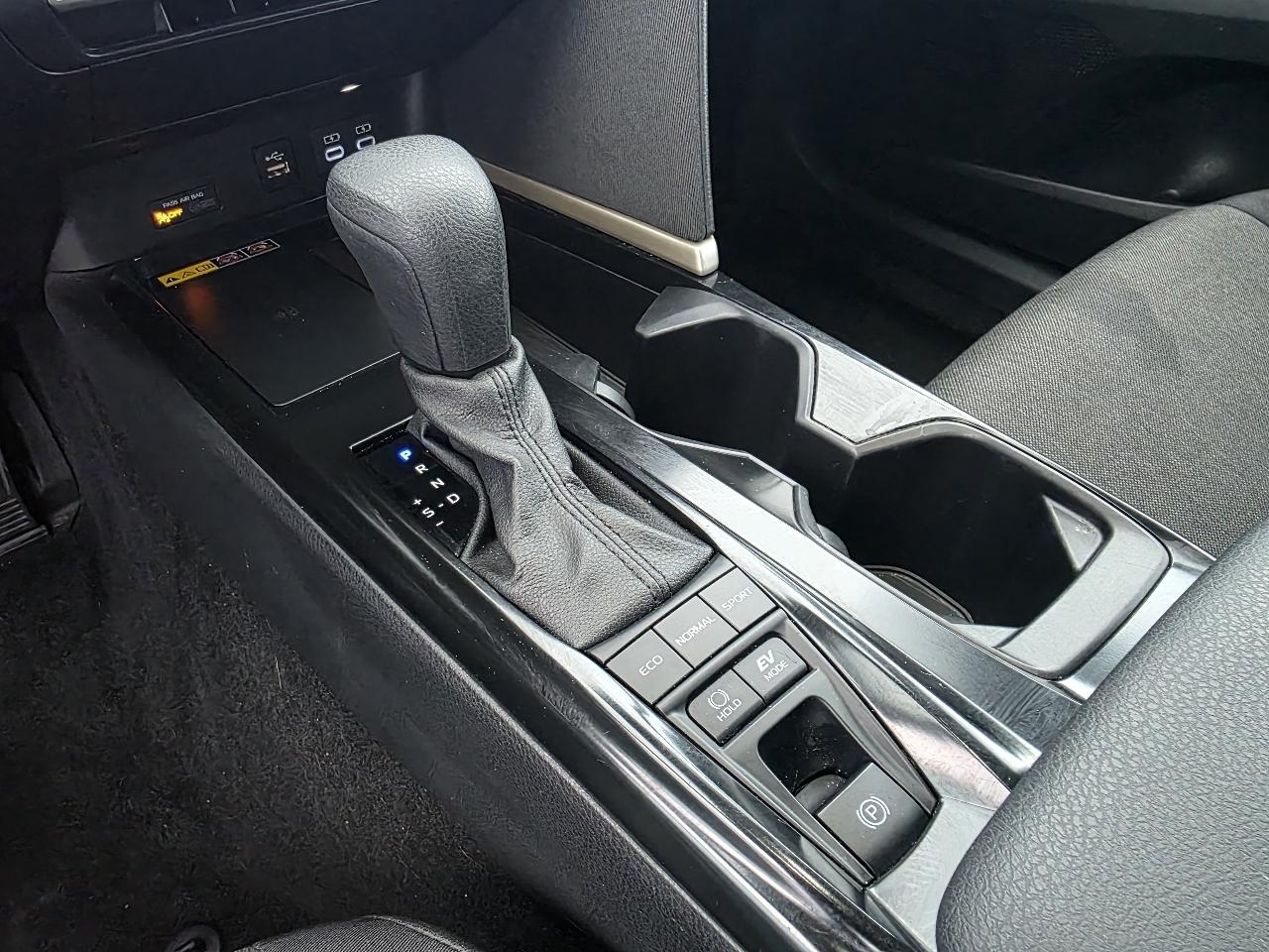 Toyota Camry Hybrid LE 2025