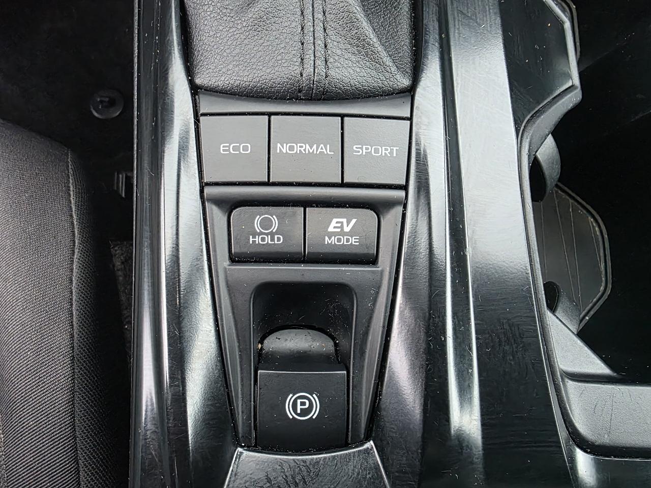 Toyota Camry Hybrid LE 2025