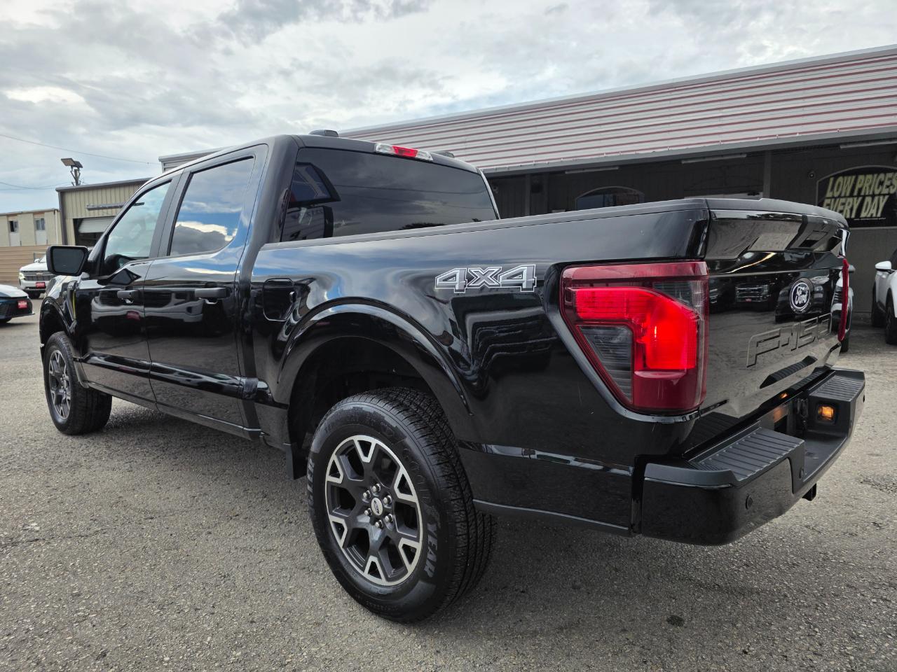 Ford F-150 STX SuperCrew 4WD 2024