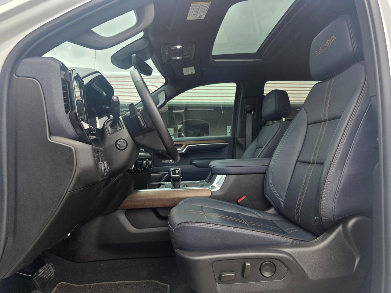 Chevrolet Silverado 1500 High Country Crew Cab 4WD 2023