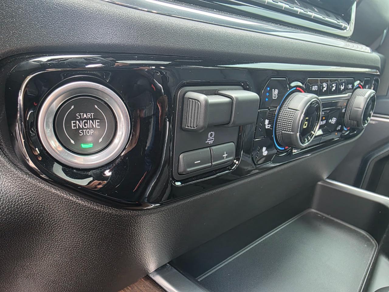 Chevrolet Silverado 1500 High Country Crew Cab 4WD 2023