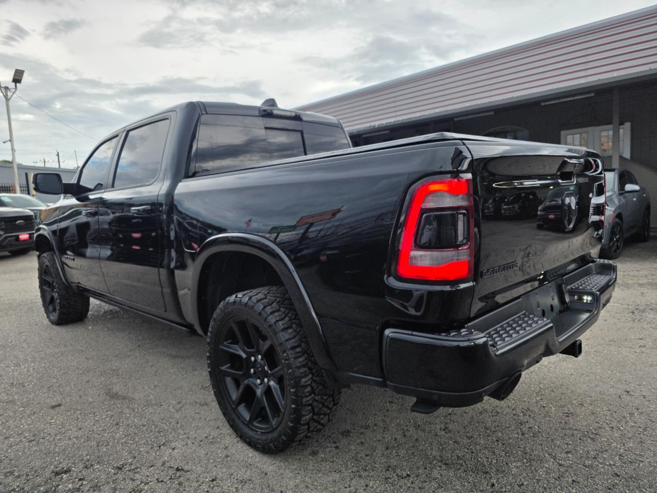 RAM 1500 Laramie Crew Cab SWB 4WD 2021