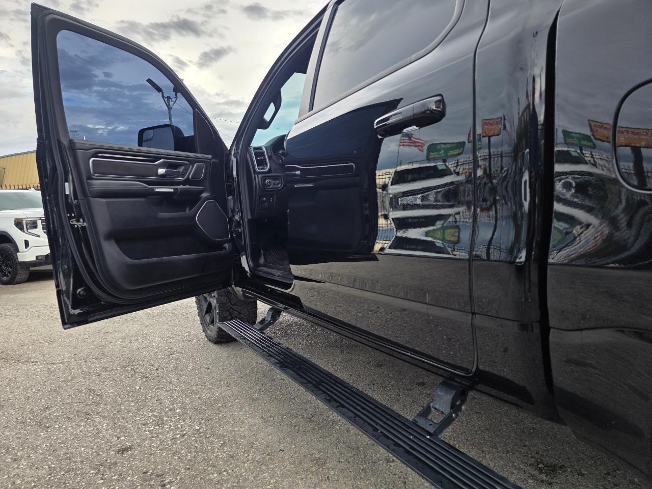 RAM 1500 Laramie Crew Cab SWB 4WD 2021