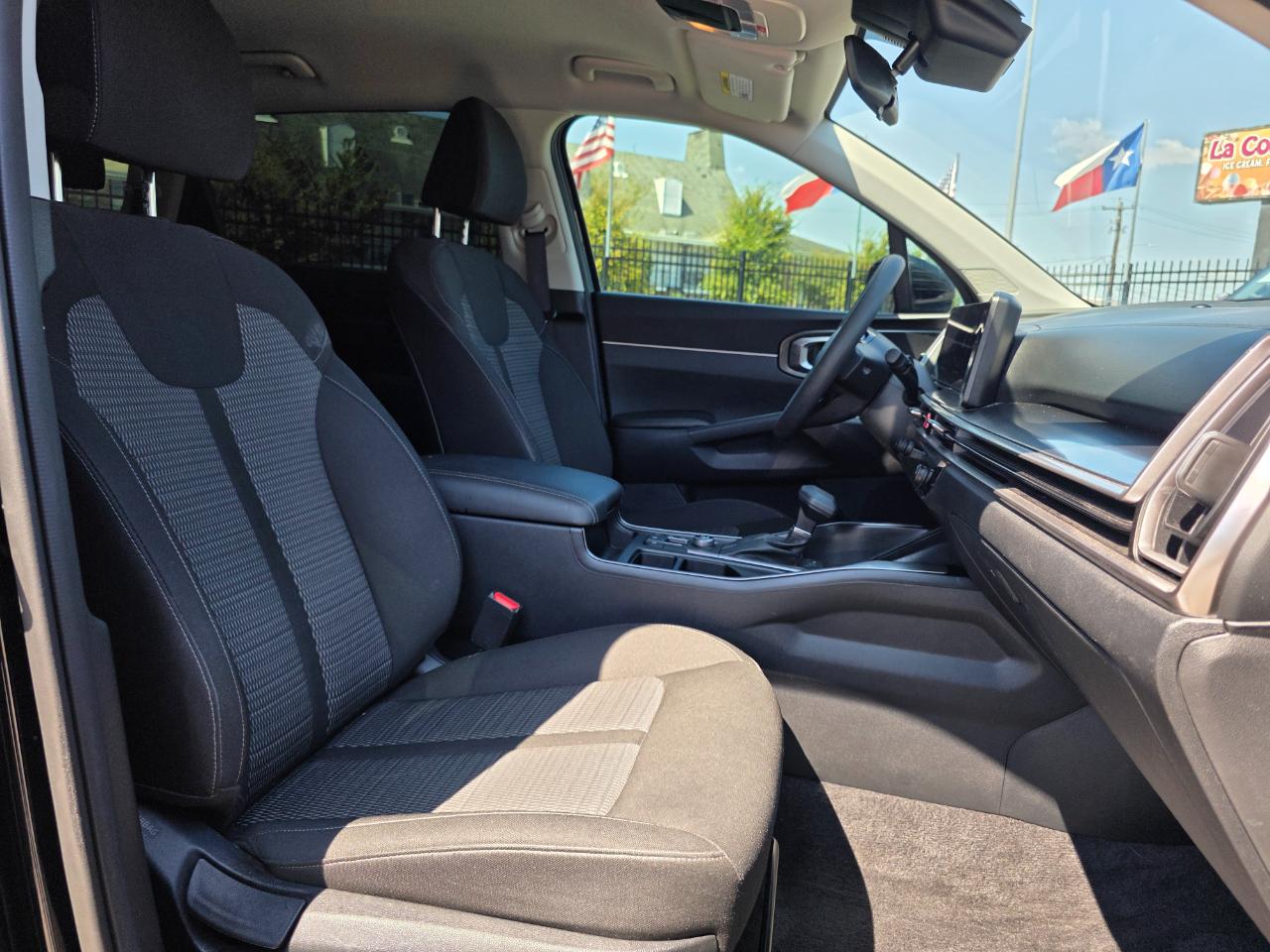 Kia Sorento LX 2WD 2025