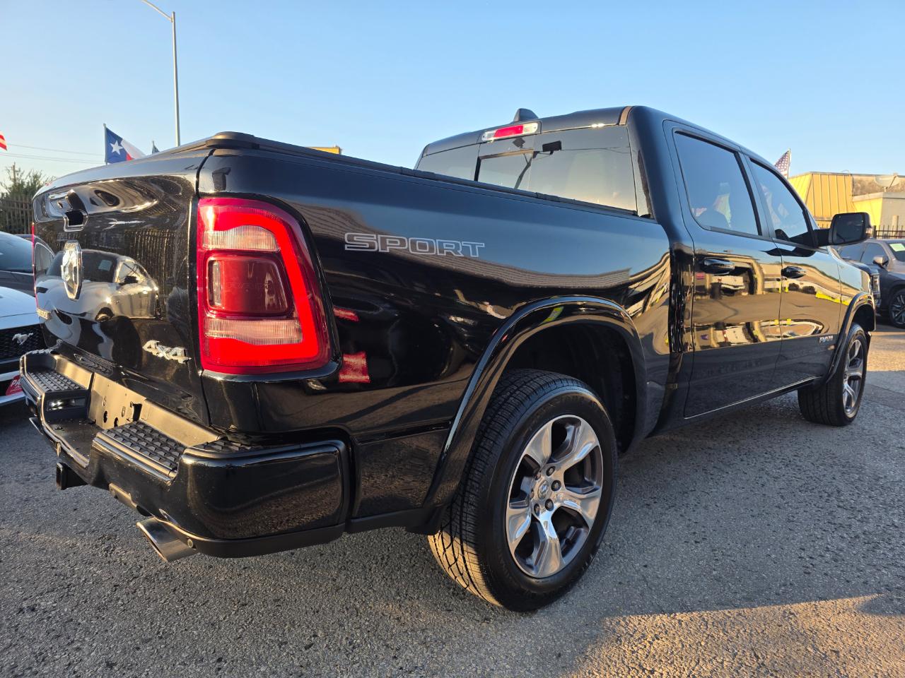 RAM 1500 Laramie Crew Cab SWB 4WD 2021