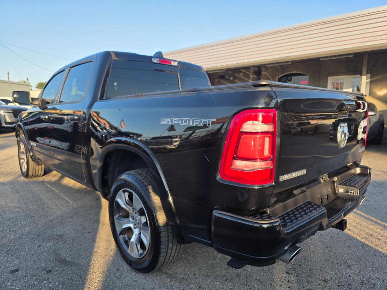 RAM 1500 Laramie Crew Cab SWB 4WD 2021