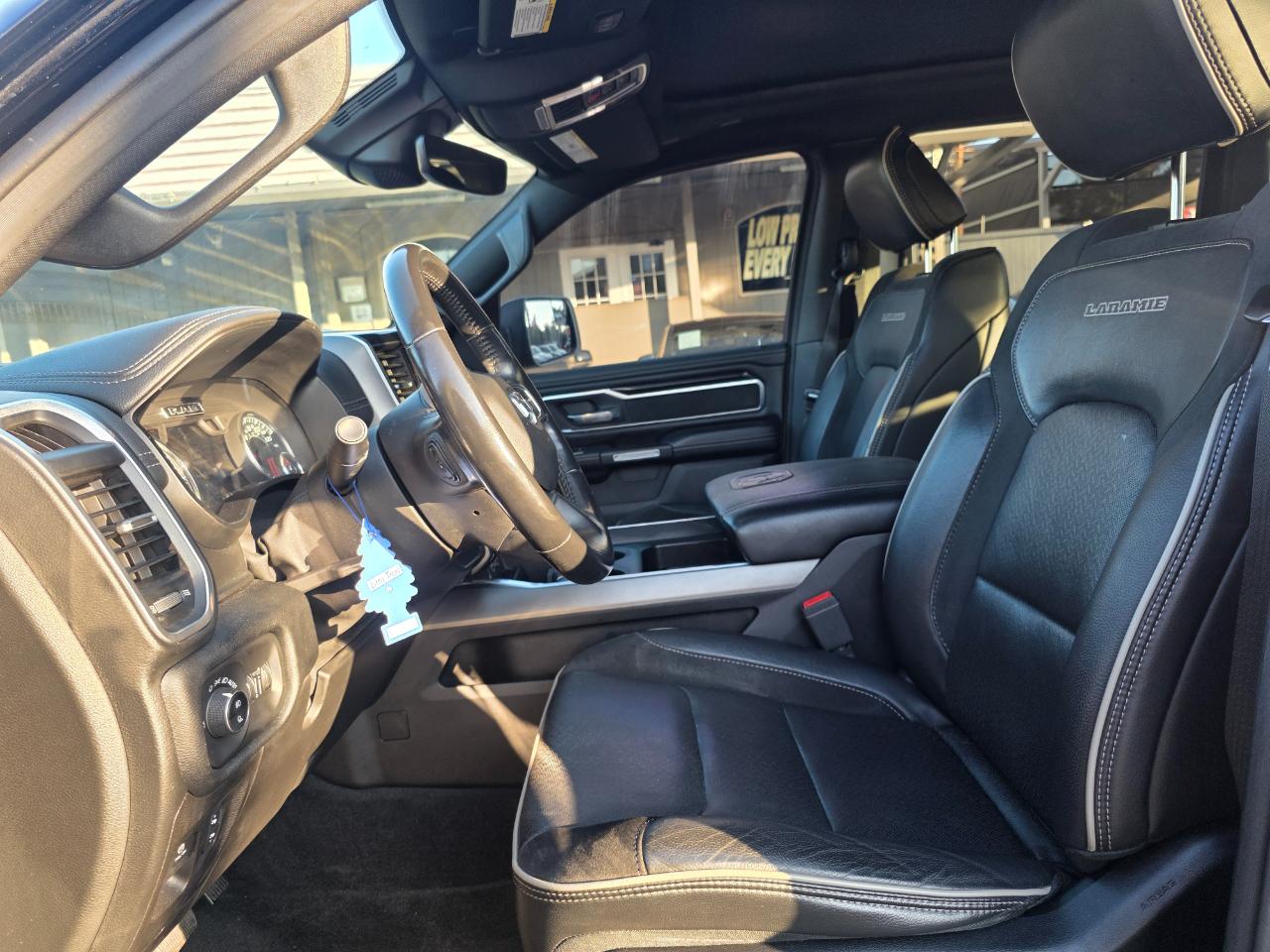 RAM 1500 Laramie Crew Cab SWB 4WD 2021