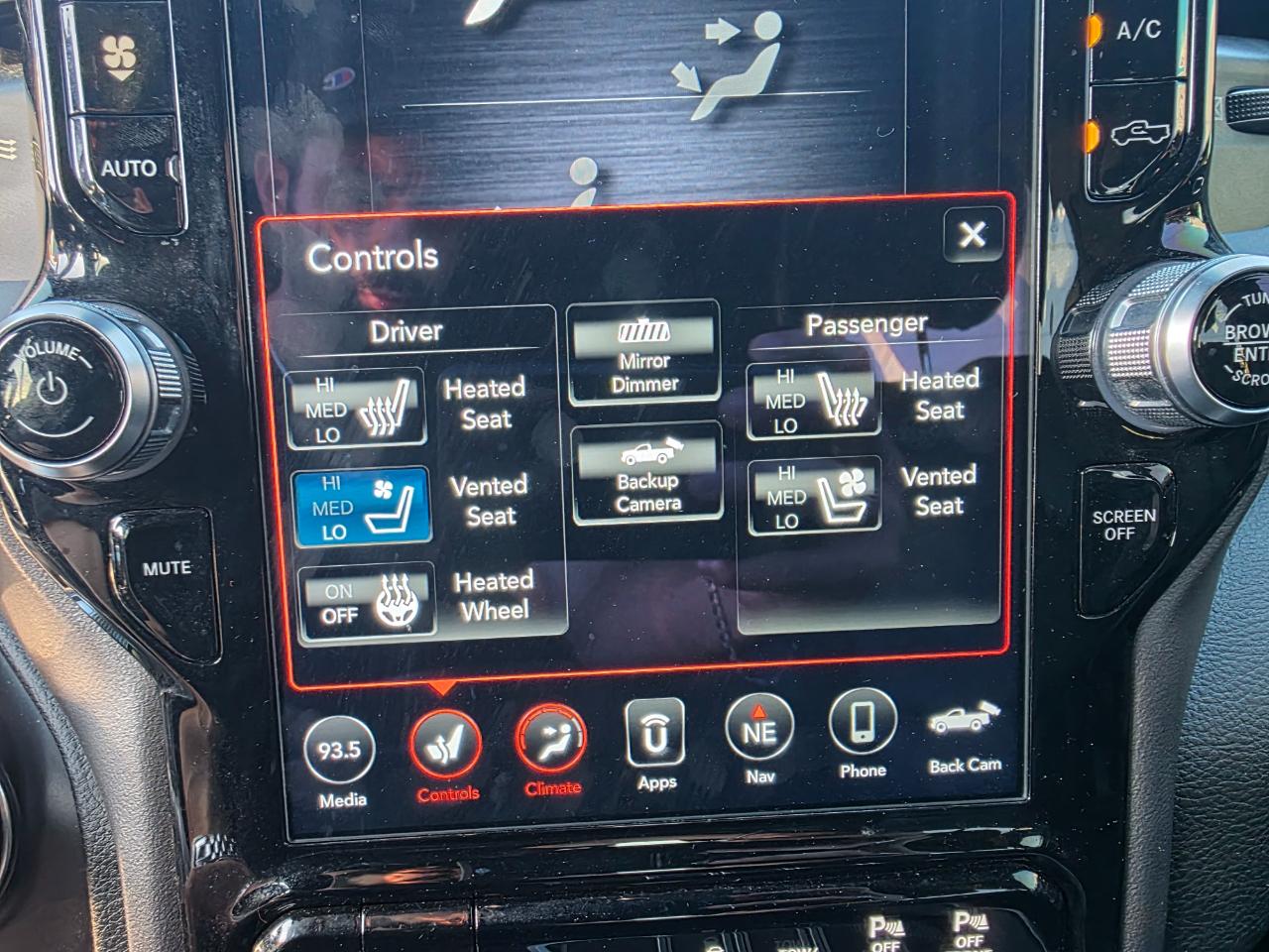 RAM 1500 Laramie Crew Cab SWB 4WD 2021