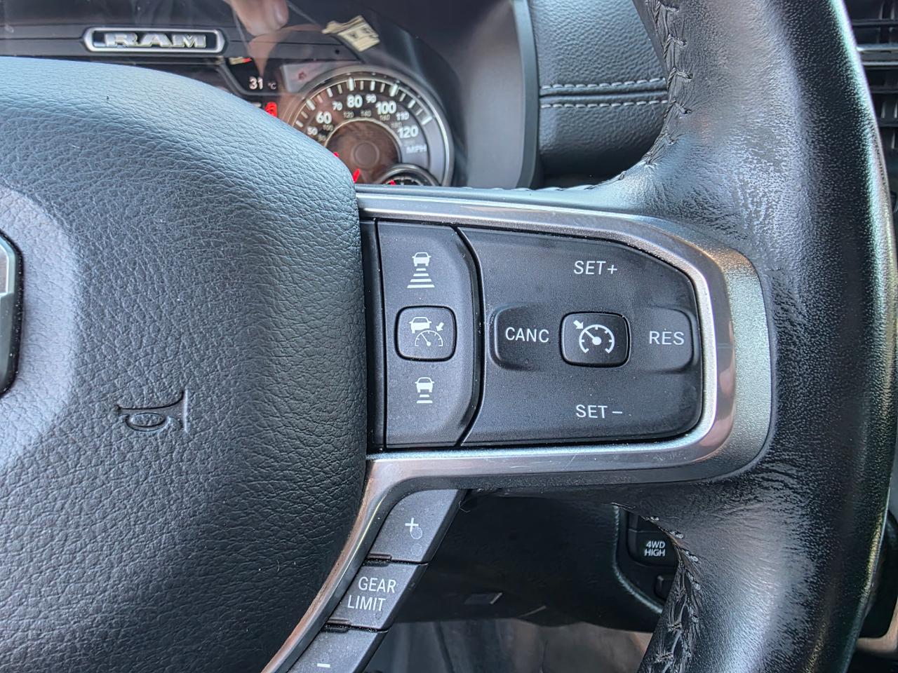RAM 1500 Laramie Crew Cab SWB 4WD 2020