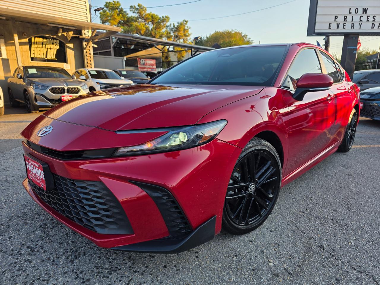 Toyota Camry Hybrid SE 2025