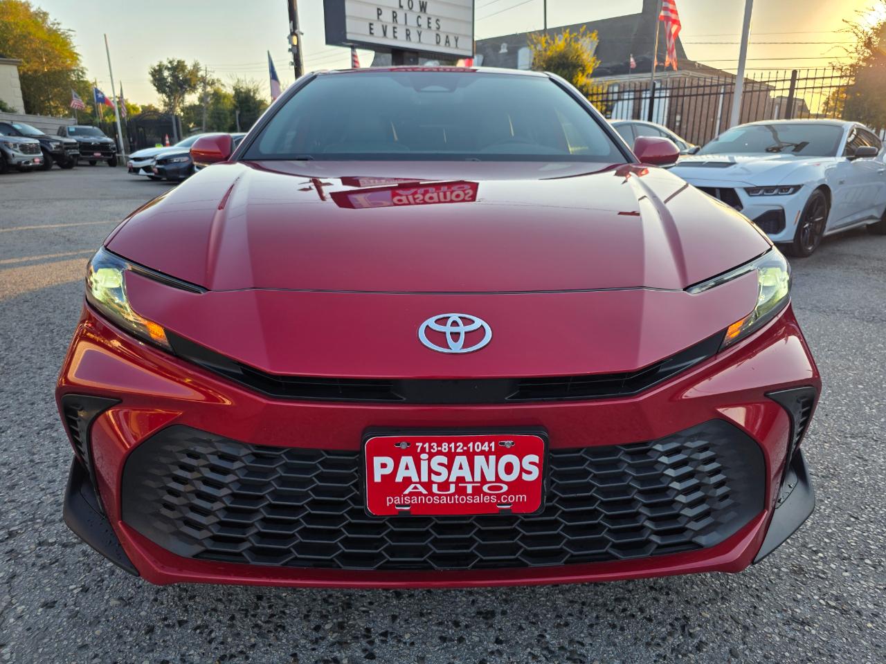 Toyota Camry Hybrid SE 2025