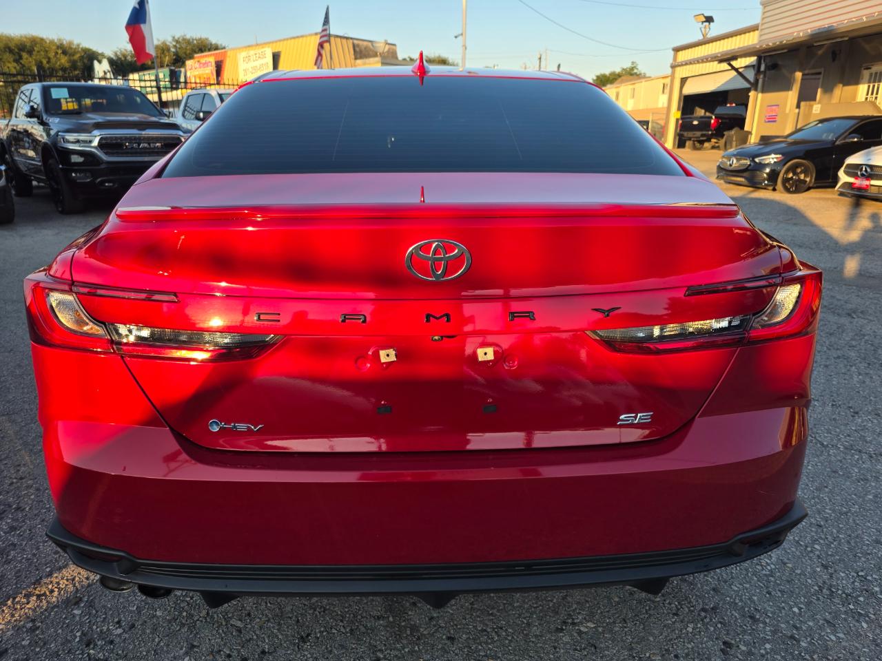 Toyota Camry Hybrid SE 2025