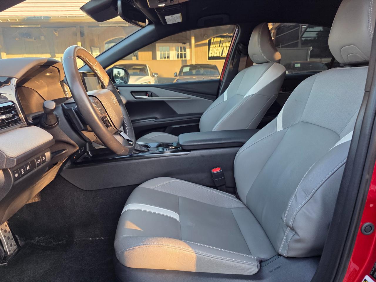 Toyota Camry Hybrid SE 2025