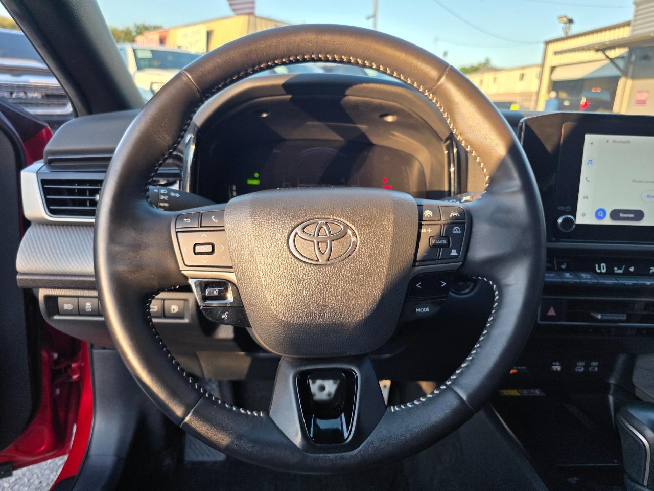 Toyota Camry Hybrid SE 2025