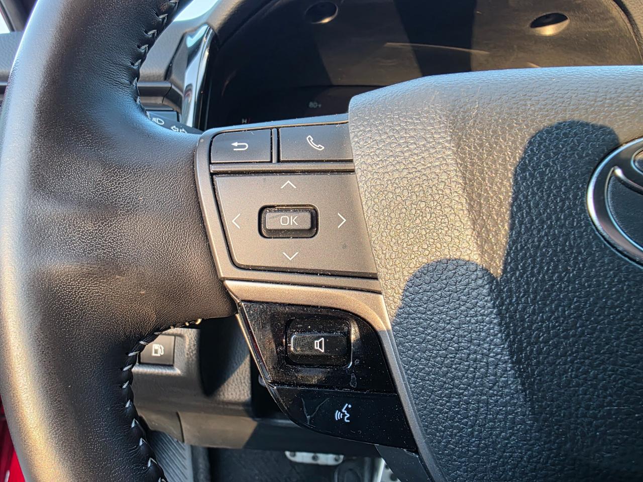 Toyota Camry Hybrid SE 2025