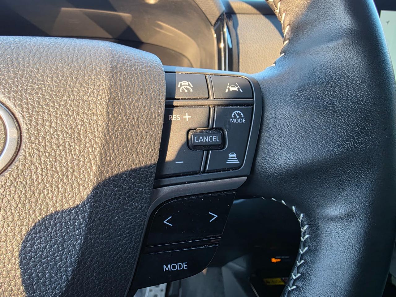 Toyota Camry Hybrid SE 2025