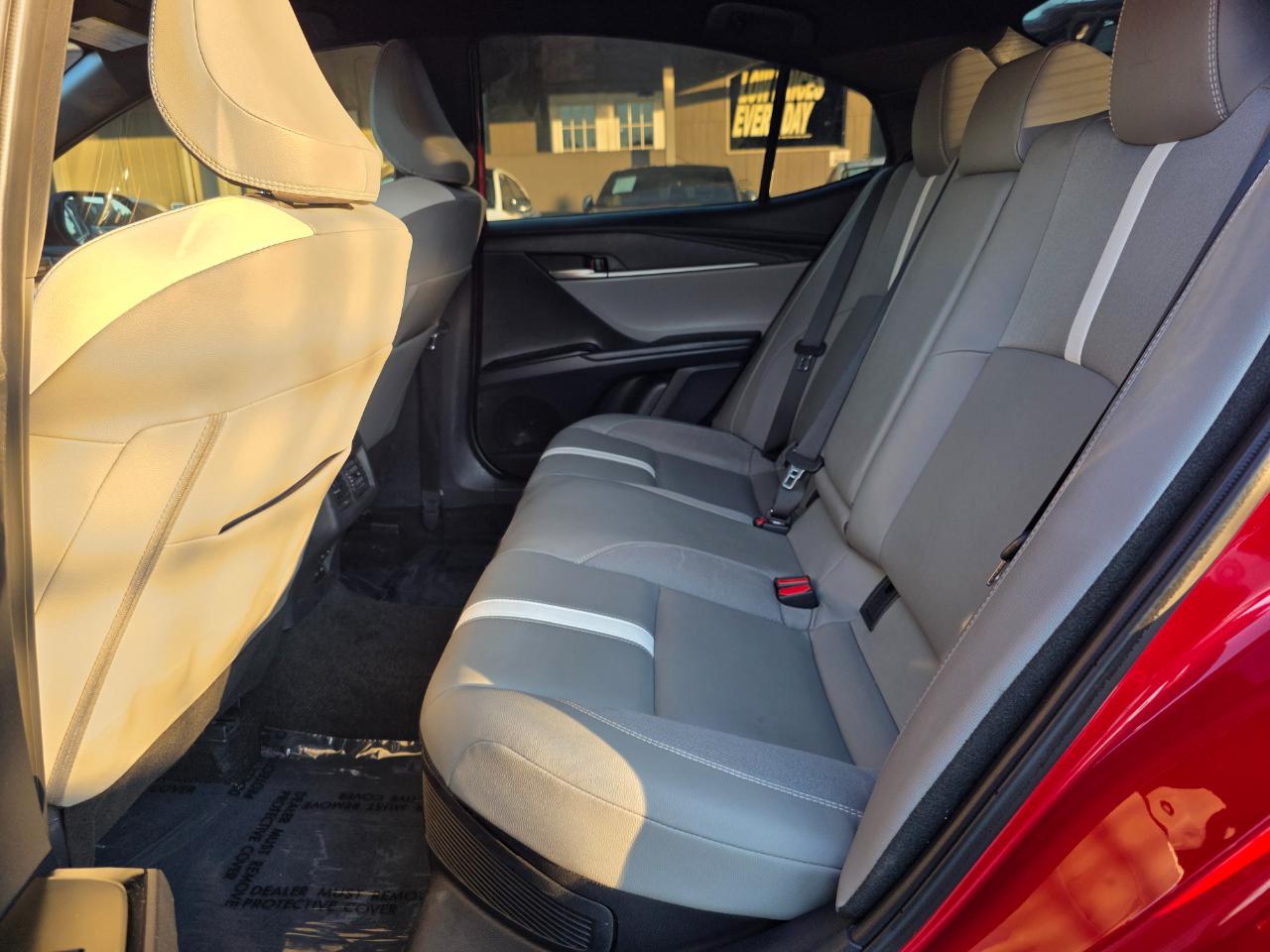 Toyota Camry Hybrid SE 2025