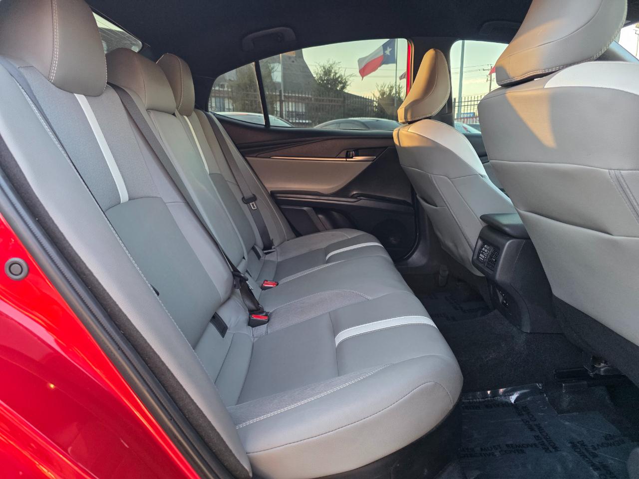 Toyota Camry Hybrid SE 2025