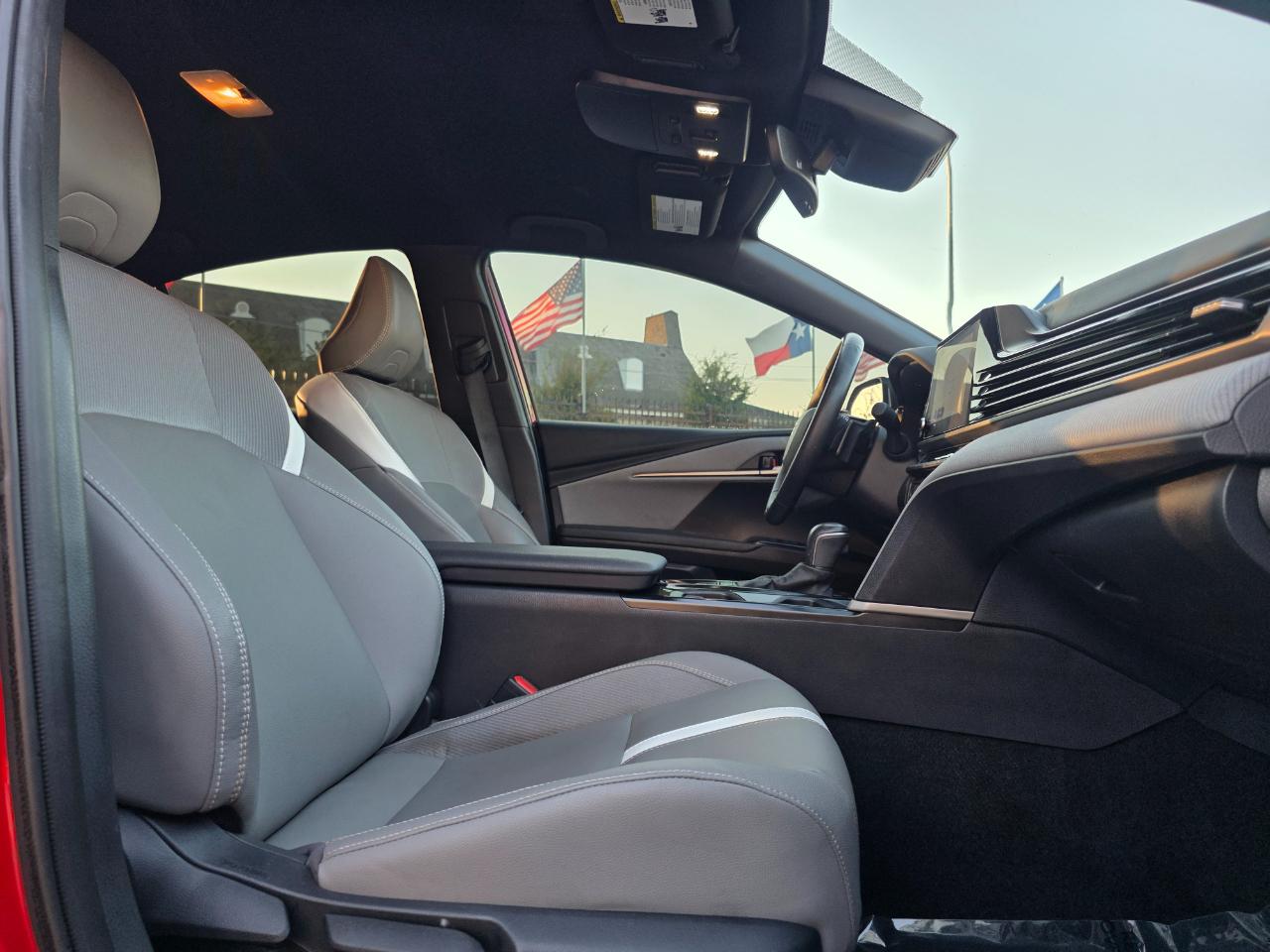 Toyota Camry Hybrid SE 2025