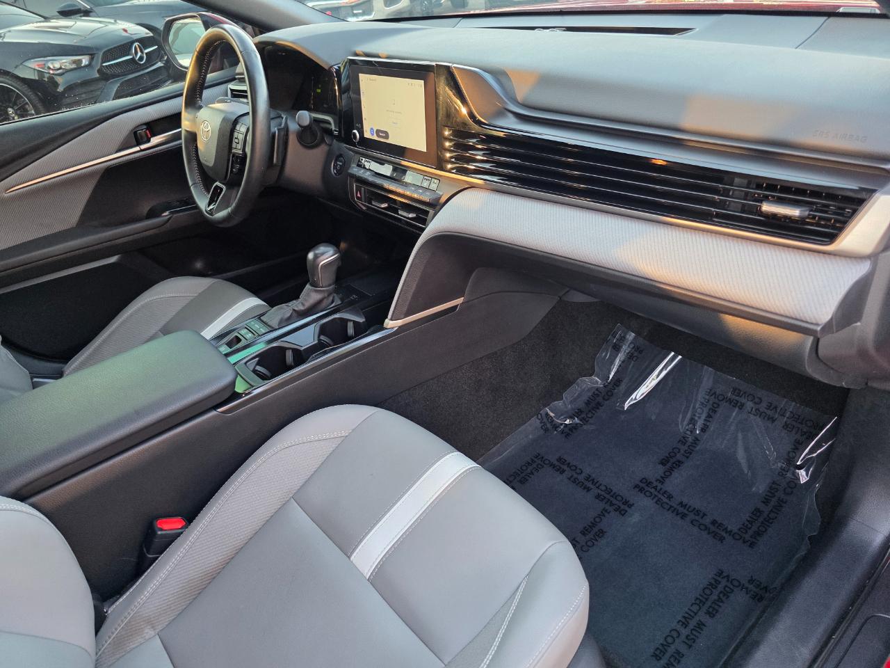 Toyota Camry Hybrid SE 2025