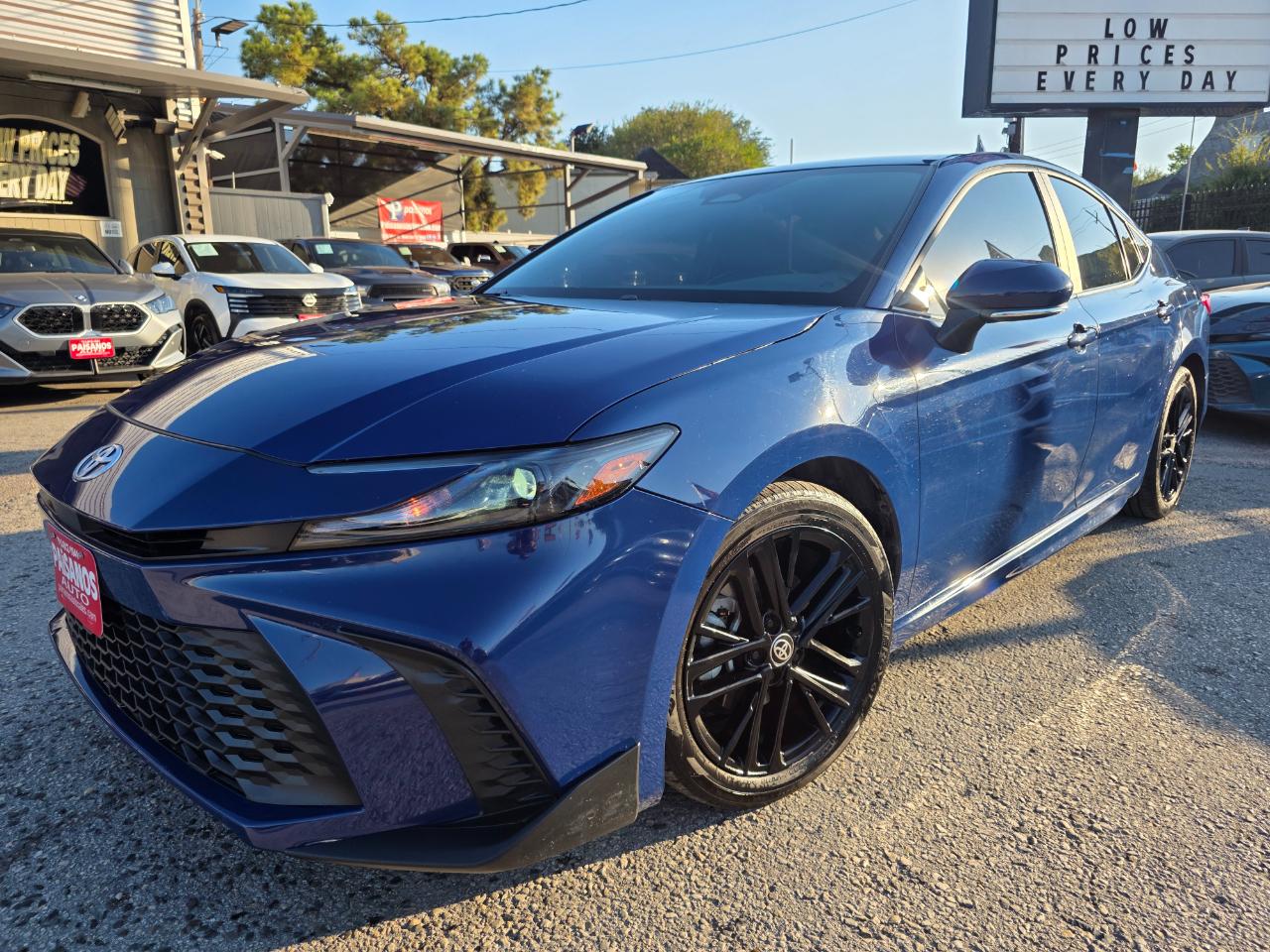 Toyota Camry Hybrid SE 2025