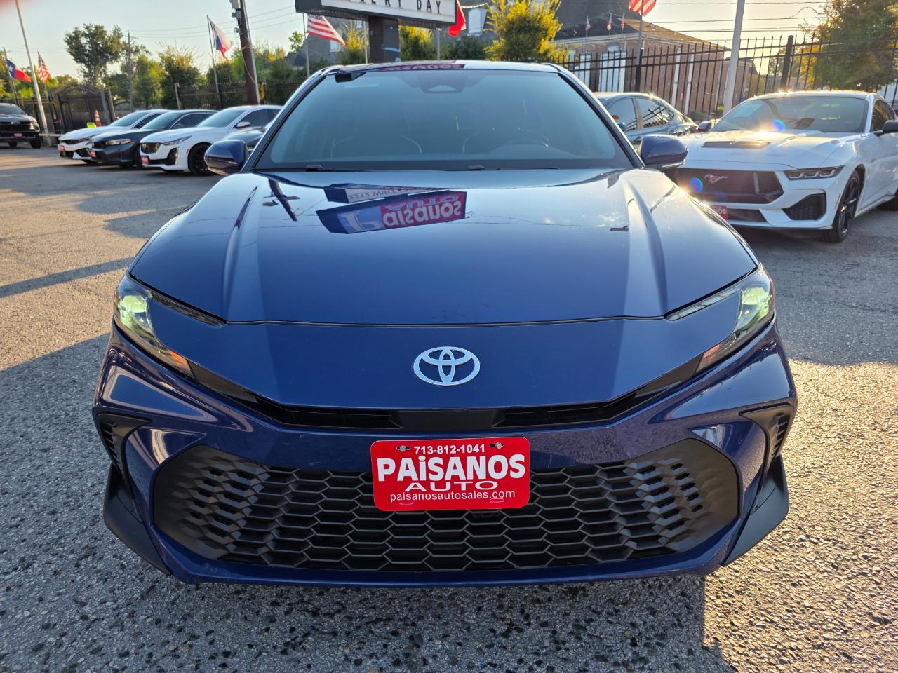 Toyota Camry Hybrid SE 2025