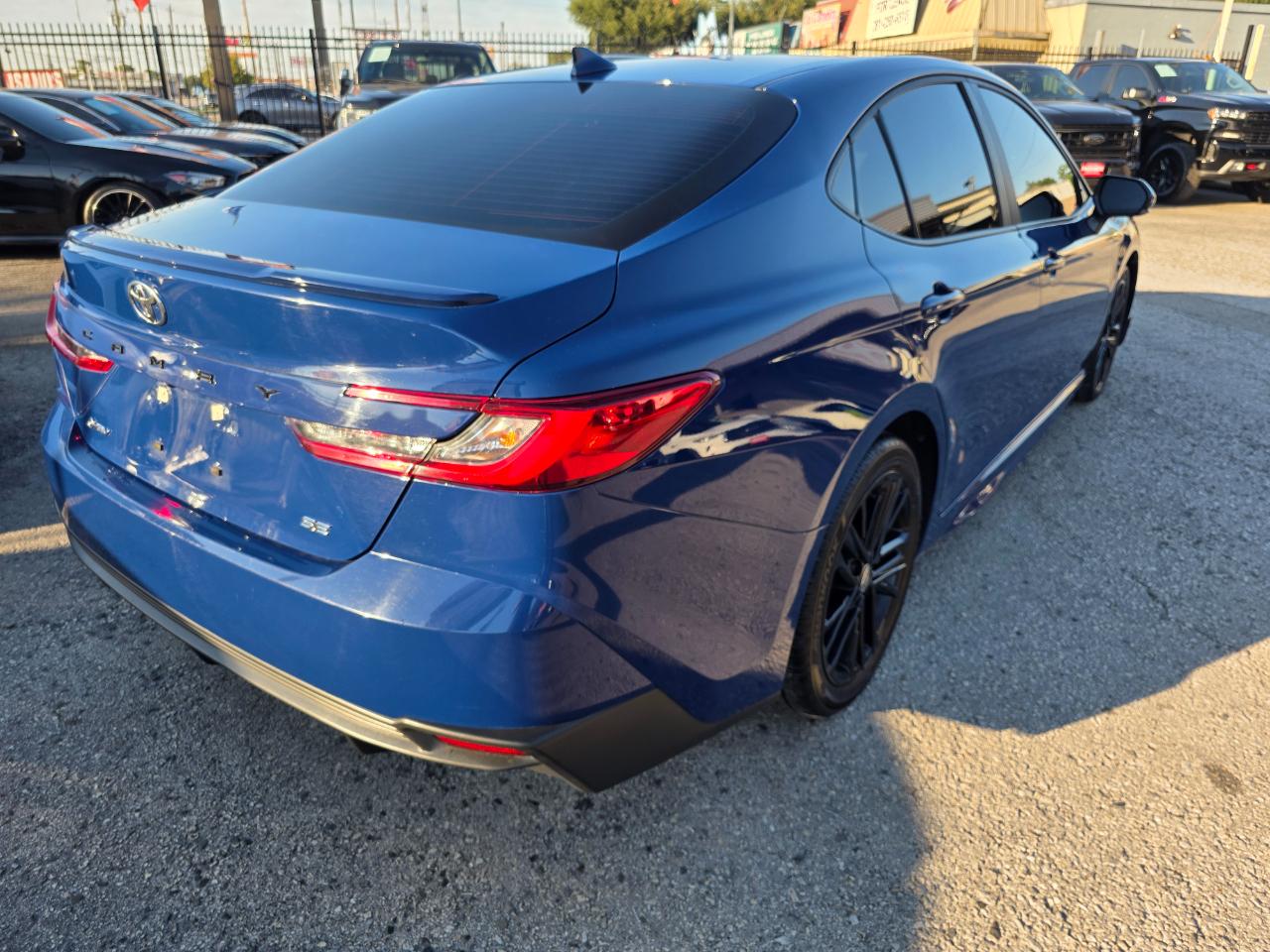 Toyota Camry Hybrid SE 2025