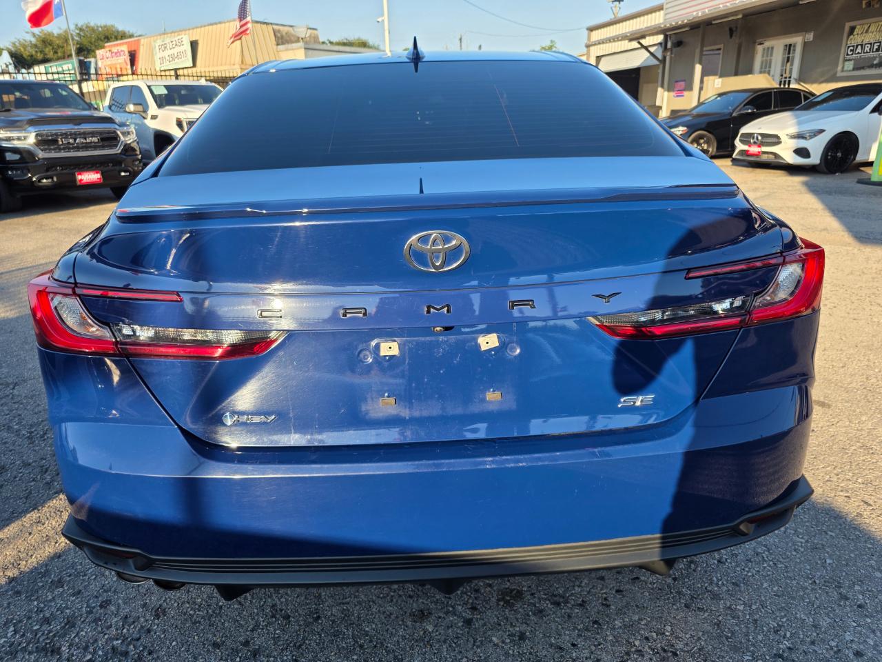 Toyota Camry Hybrid SE 2025