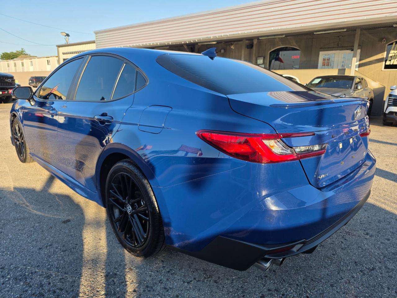 Toyota Camry Hybrid SE 2025