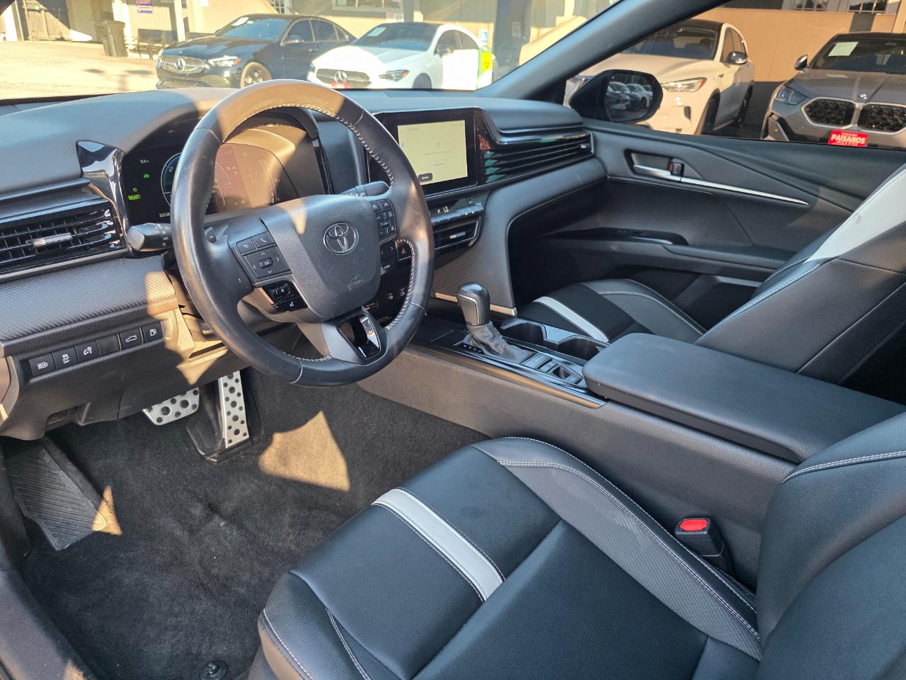 Toyota Camry Hybrid SE 2025