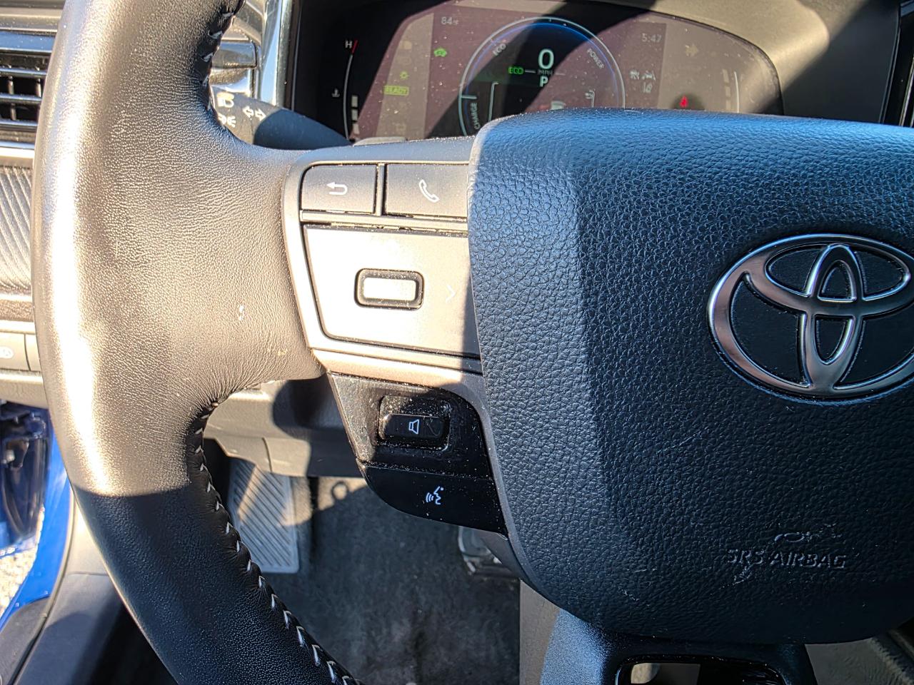 Toyota Camry Hybrid SE 2025