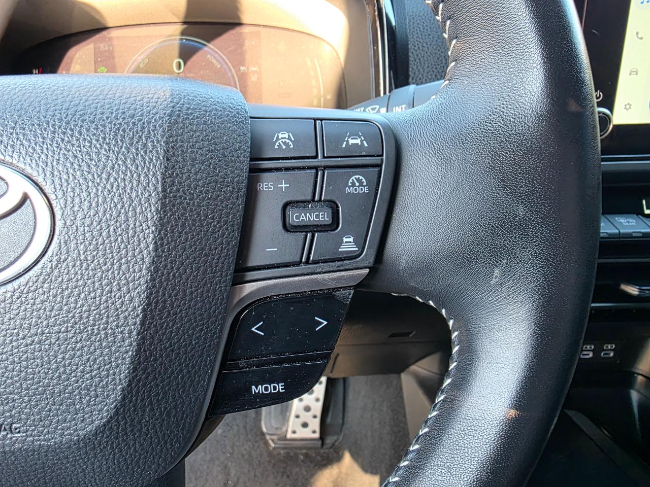 Toyota Camry Hybrid SE 2025