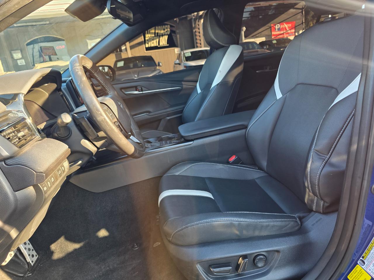 Toyota Camry Hybrid SE 2025
