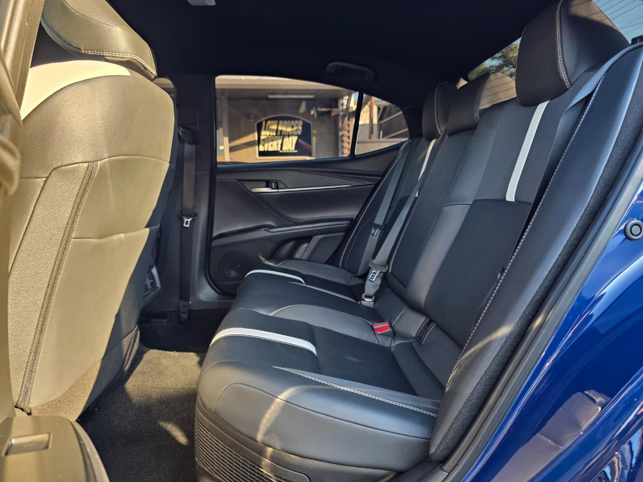 Toyota Camry Hybrid SE 2025