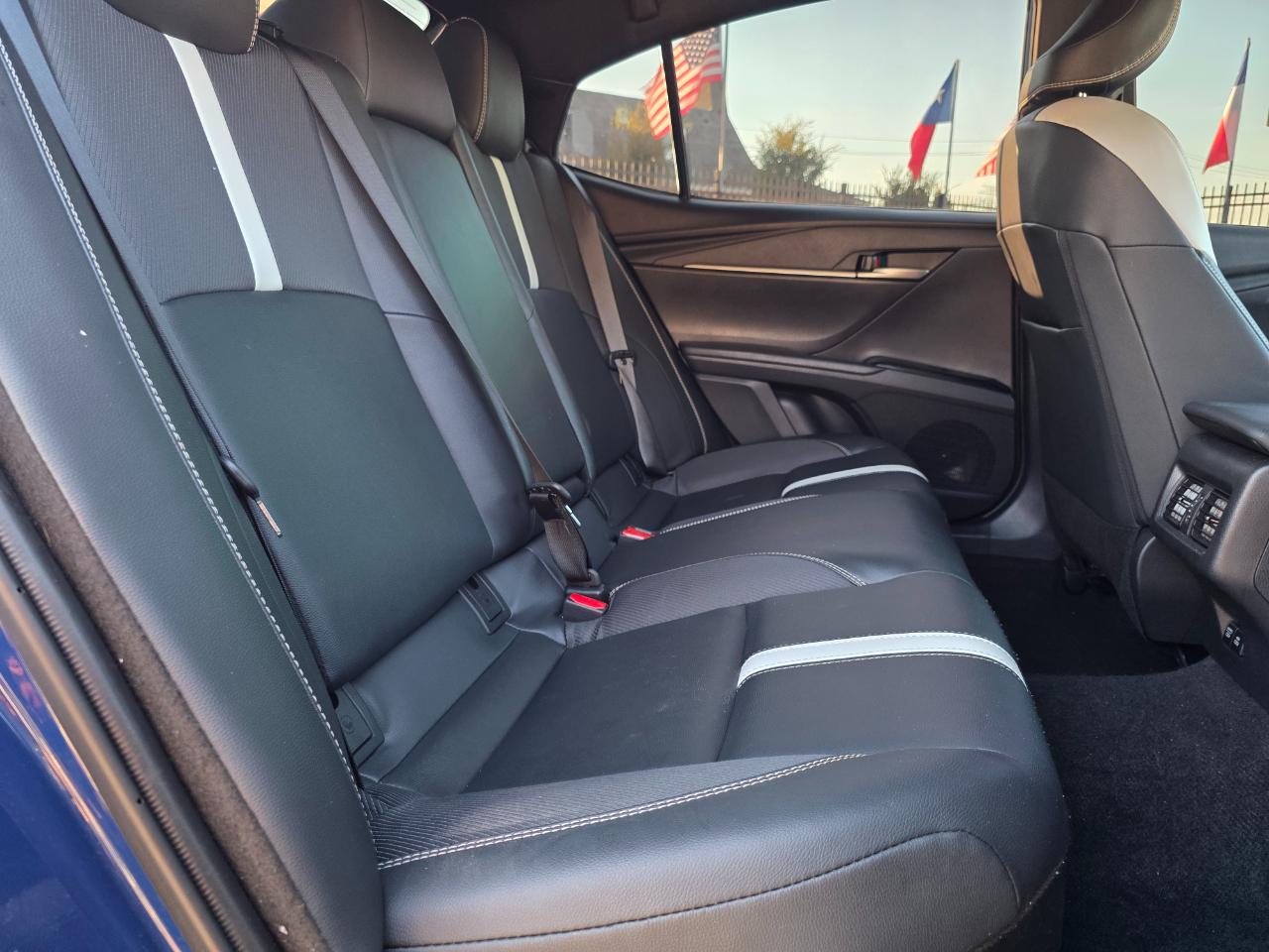 Toyota Camry Hybrid SE 2025