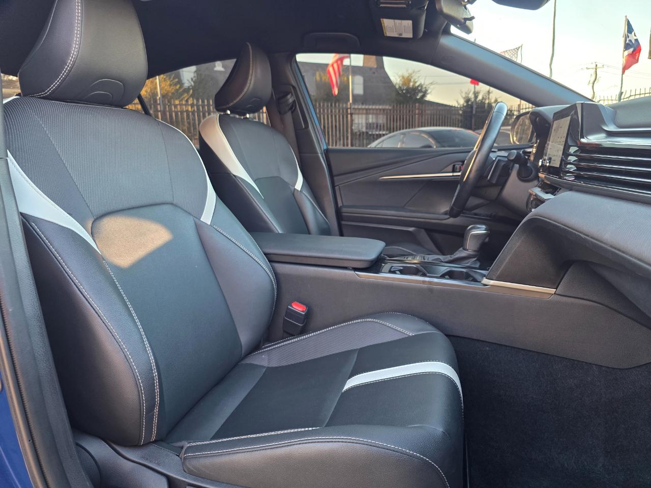 Toyota Camry Hybrid SE 2025