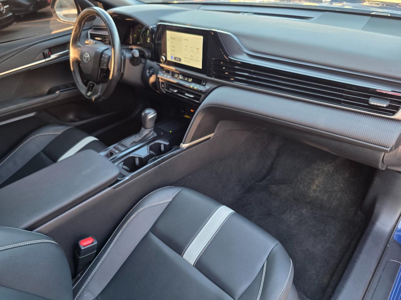 Toyota Camry Hybrid SE 2025