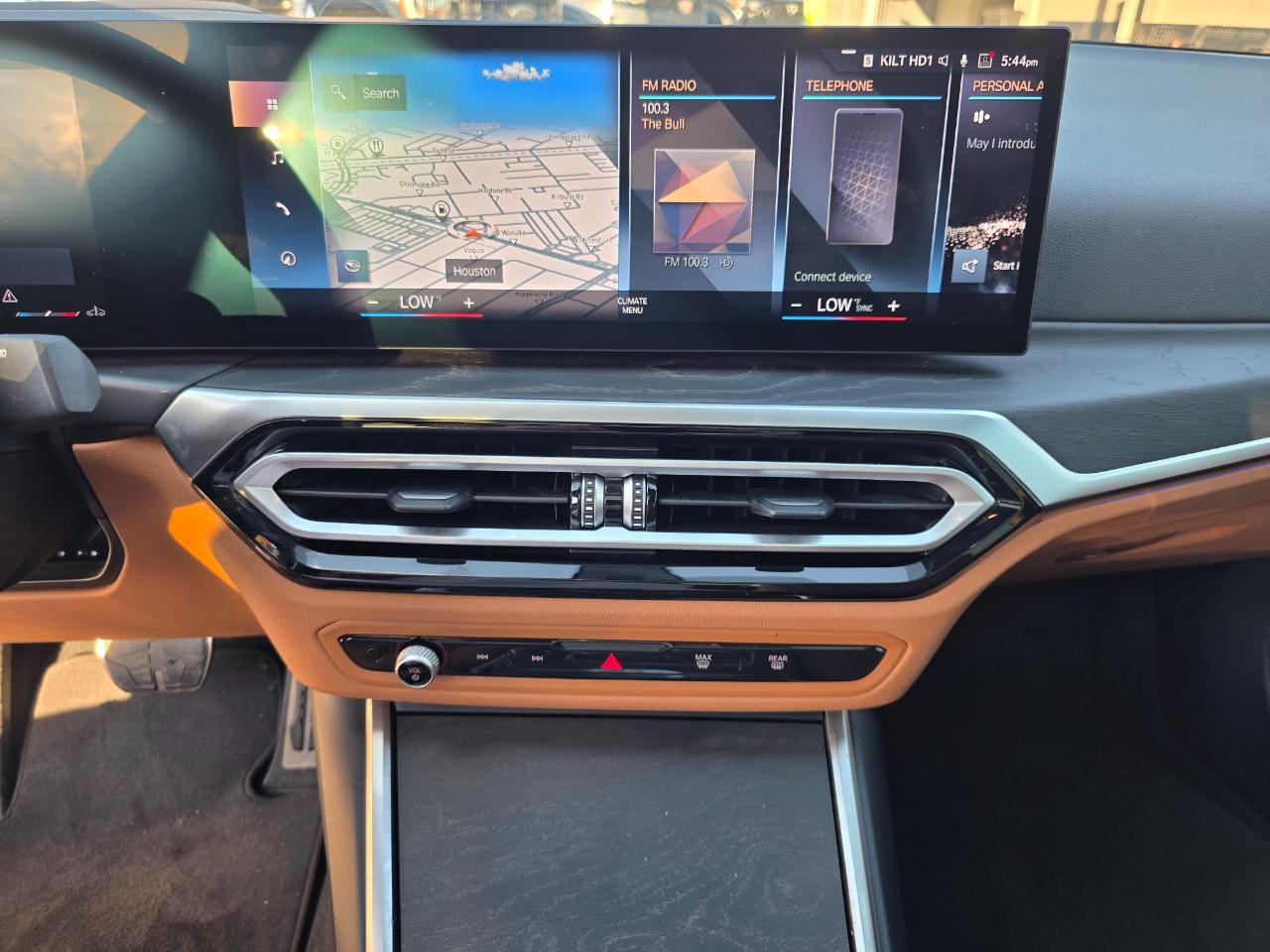 BMW 3-Series 330i 2024
